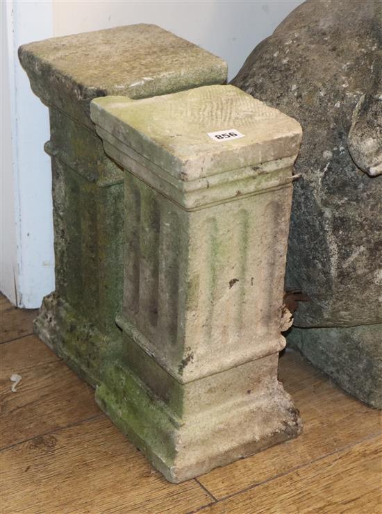 A pair of small marble columns H.38cm